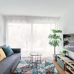 Linda Terrace By Quokka 360 - Modern One-bedroom Flat With Sun Terrace Апартаменты Локарно