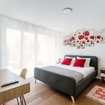 Апартаменты Linda Terrace By Quokka 360 - Modern One-bedroom Flat With Sun Terrace *