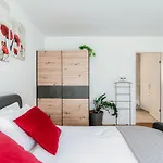 Linda Terrace By Quokka 360 - Modern One-bedroom Flat With Sun Terrace Апартаменты