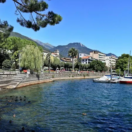 דירה Linda Terrace By Quokka 360 - Modern One-bedroom Flat With Sun Terrace לוקרנו