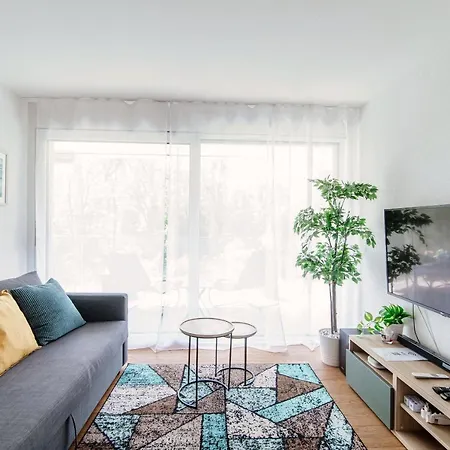 Linda Terrace By Quokka 360 - Modern With Spacious Private Terrace 아파트 로카르노