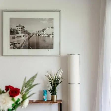 아파트 Linda Terrace By Quokka 360 - Modern One-bedroom Flat With Sun Terrace 로카르노