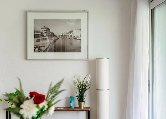 아파트 Linda Terrace By Quokka 360 - Modern One-bedroom Flat With Sun Terrace 로카르노